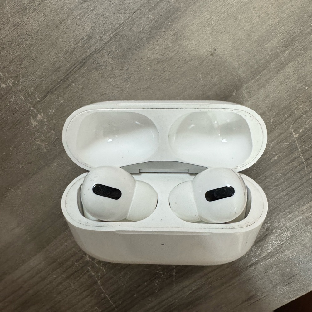 Apple AirPods Pro - Picture 8 of 9